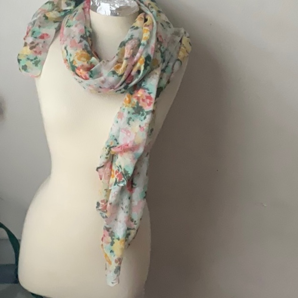 SCARF - Picture 2 of 10